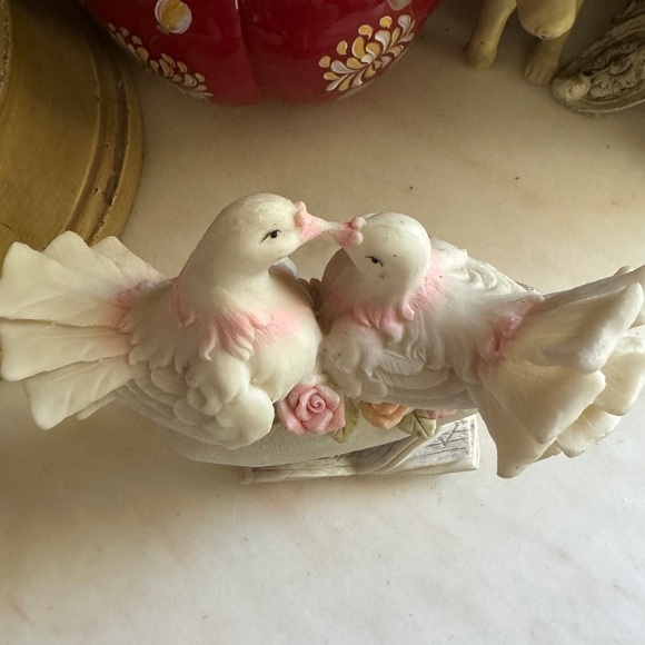 Vintage Kissing Doves Wedding Decor - Picture 5 of 6